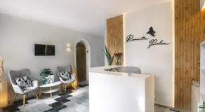 Romantic Palace Beach Apartments - Image 5