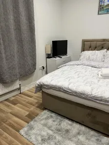 Park View Serviced Apartment - Next to Northolt Tube Station - Near Central London & Wembley - Image 3