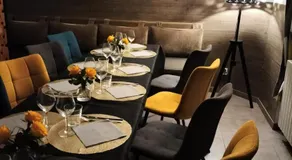 HÔTEL Le 6 3 Home PORT EN BESSIN Parking privé gratuit - Image 3