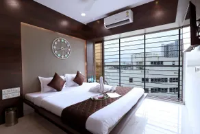 Elegant 3 BHK Bandra Apartment | City Yet Peaceful - Image 2
