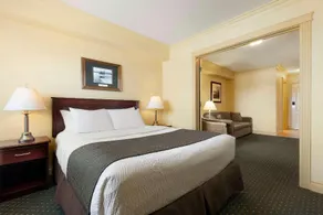 DAYS INN & SUITES WHITECOURT - Image 5