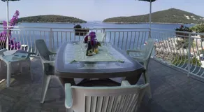 "Azzurra Apartments - Image 4