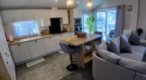Sea Breeze, Vintage 90, Luxury 2 bed Lodge, Skegness, 2 friendly - East Coast Holidays - Image 2
