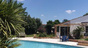 Chambre privée dans une maison avec piscine - Image 3