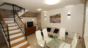 Iron Gates Apartments - Image 3