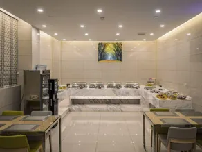 Vatica Xuzhou High Speed Railway Station Hotel - Image 4