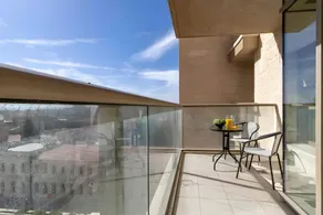 Amazing 1 bedroom in best location/parking - Image 5