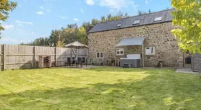 Cosy Home from Home, Private Hot tub, Sunset Views - Image 4