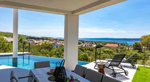 Luxury villa 45 with infinity pool - Image 4