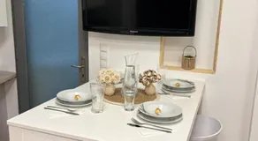 Cozy Apartments in Central Location with Free Parking - Image 2