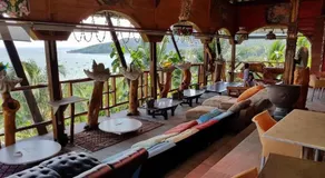 Karang Aji Beach Villa - Image 4