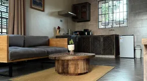 Cj VILLA - Image 3