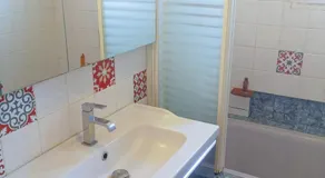 Chambre au calme et simple, cuisine à dispo - Image 2