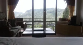 woods hut - Image 2