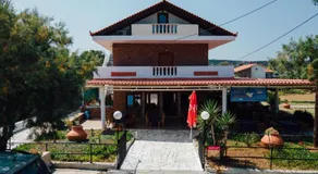 Aigeiros Apartments & restaurant - Image 3