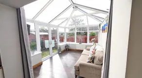 Sydenham Serenity: Bright Home with Conservatory - Image 4