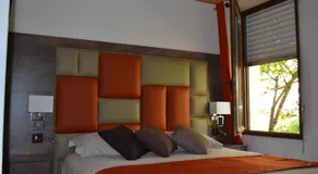 Logis Hôtel Le Vieil Amandier - Image 2