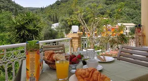 Rolandos Apartments - Image 4