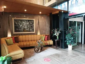 Maisonette Hotel & Apartments - Image 2
