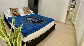 Hostel no glam boutique - Image 2
