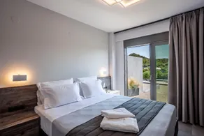 Antonio Villa - Image 4