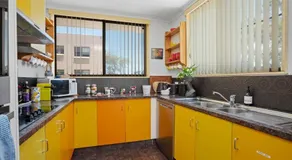 Family friendly apartment with a stunning view - Image 3