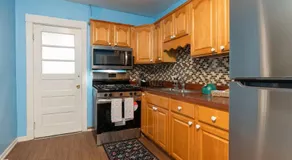 Cozy 1-Bedroom House in Tranquil Skokie With Free Parking - Image 2