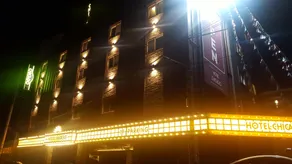 Hotel Chicago - Image 3