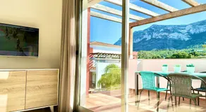 Hoteltype Penthouse 2 Beds, Parking, WIFI & pool Stunning Views - Image 2