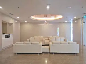 Champs Elysees Studio unit with DisneyShoplot view - Image 3