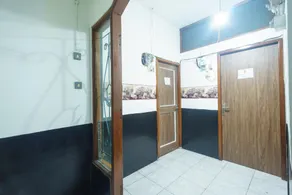 OYO 93134 Hotel Radom Near Kinderfield School - Image 2