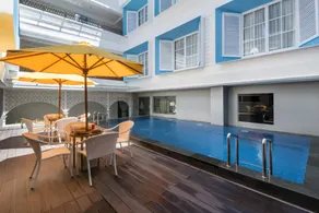Yan's House Hotel - Image 2