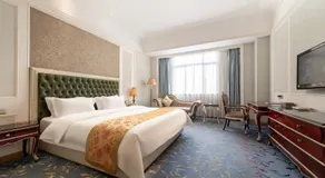 Elong Me Hotel - Image 2