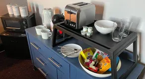 Bay view rooms at Mentone Hotel - Image 4