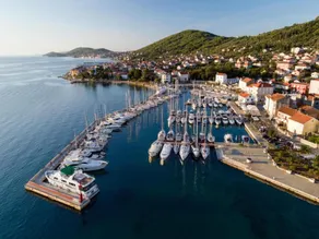 Spacious apartment in Kastel Novi - Image 3