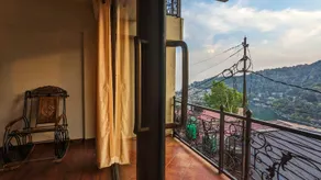 Lake Vista 2bhk close to Mall Road Mellow - Image 3