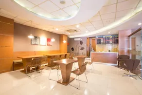 Life Hotel Mayjend Sungkono Surabaya - Image 2