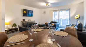 VSBS Waterfront Walk Apt 3 Bed Sleeps 6 Parking - Image 3