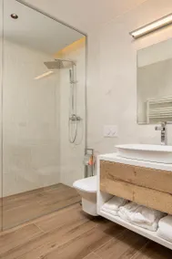 Kanopian Penthouse Hotel - Image 2