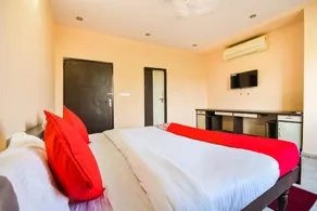 OYO Flagship 62492 Hotel Royal Residency - Image 3