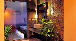 Forest Bungalows & Mama's Restaurant - Image 3