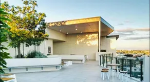Newstead Apartment with Pool, Gym & Parking - Image 5