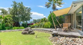 ArtHOUSE Beachfront Accommodation - Image 4