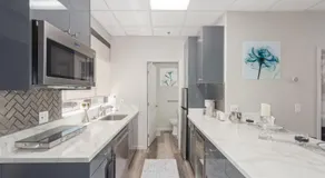 New 2 Bed 2 Bath On The Avenue - Image 3