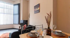 Hull Ground Floor 1 Bedroom Apt 3 beds Spacious Jesouth Striking - Image 3