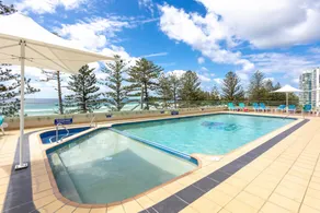 Beachfront 2-Bed with Pool, BBQ & Tennis Court - Image 4