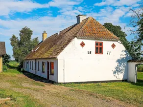 Rustic cottage with fireplace - Image 1