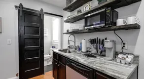 Charming, Happy 1-Bed Oasis: RVA Retreat Awaits! - Image 5