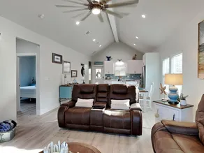 Holiday Hideaway - Image 2