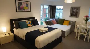 Rylance Luxury House - Free Parking - Image 2